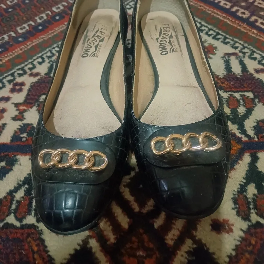 کفش ورنی