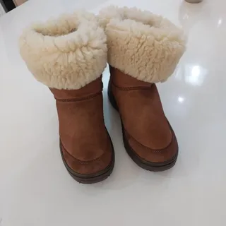 بوت برند UGG
