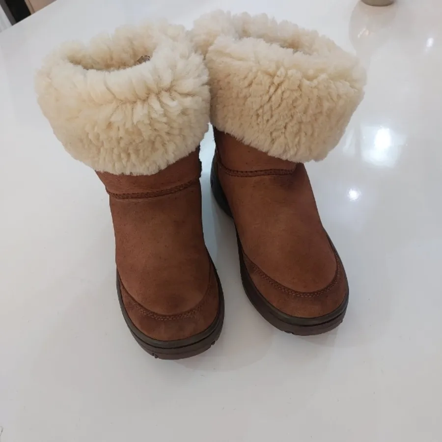 بوت برند UGG
