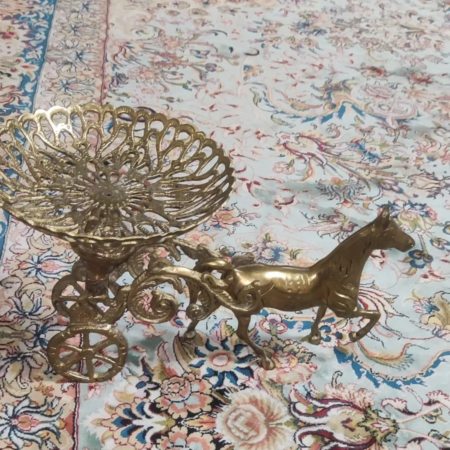 مجسمه برنجی بزرگ