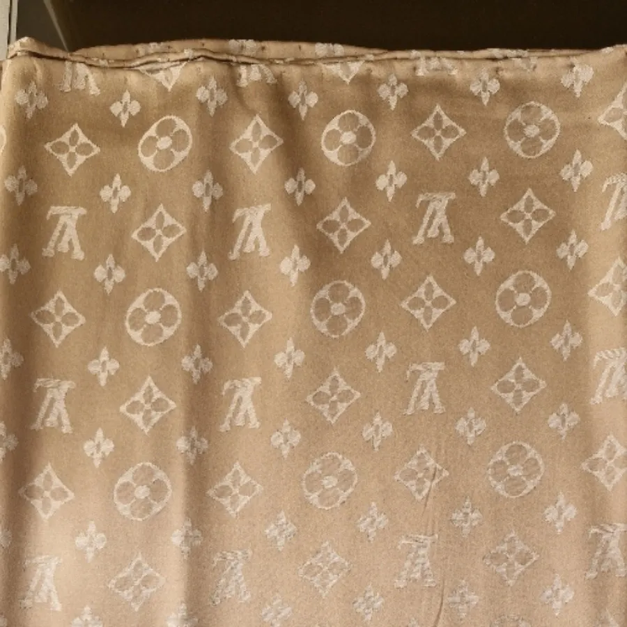 روسری Lv
