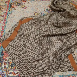 شال قهوه‌ ای گوچی