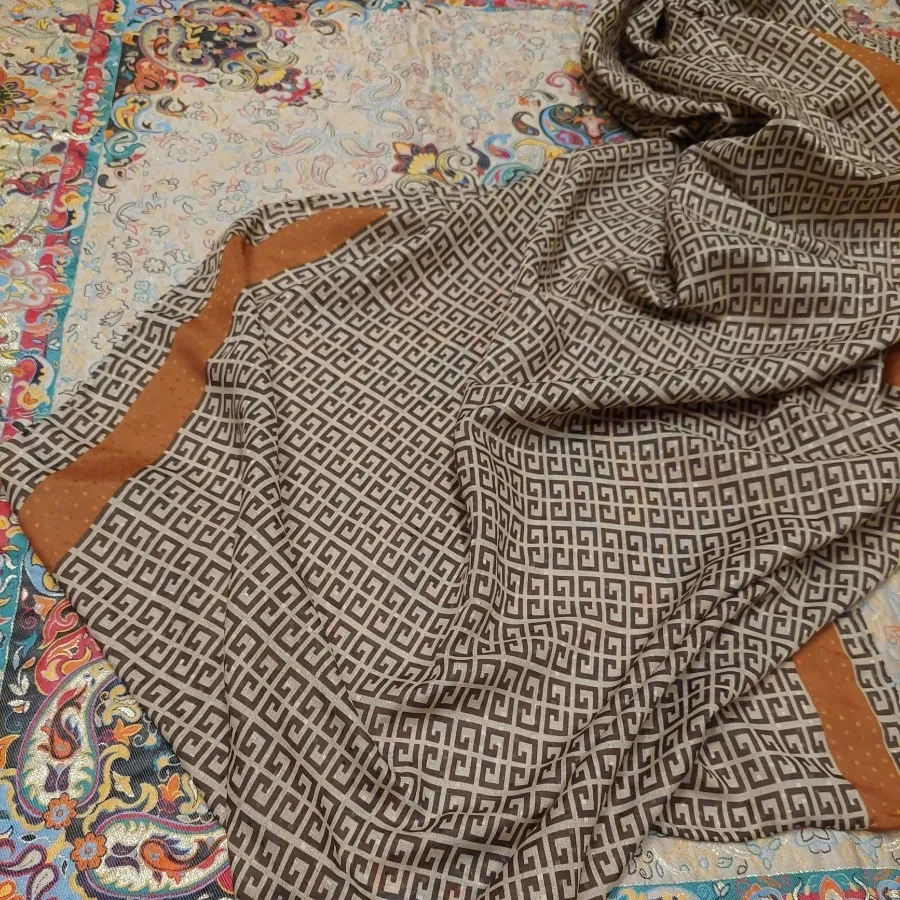 شال قهوه ای گوچی