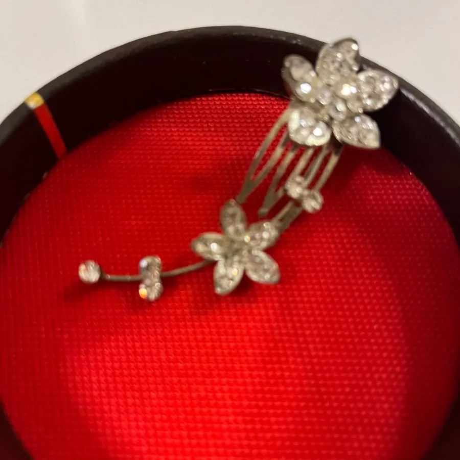 گیره شانه ای سر