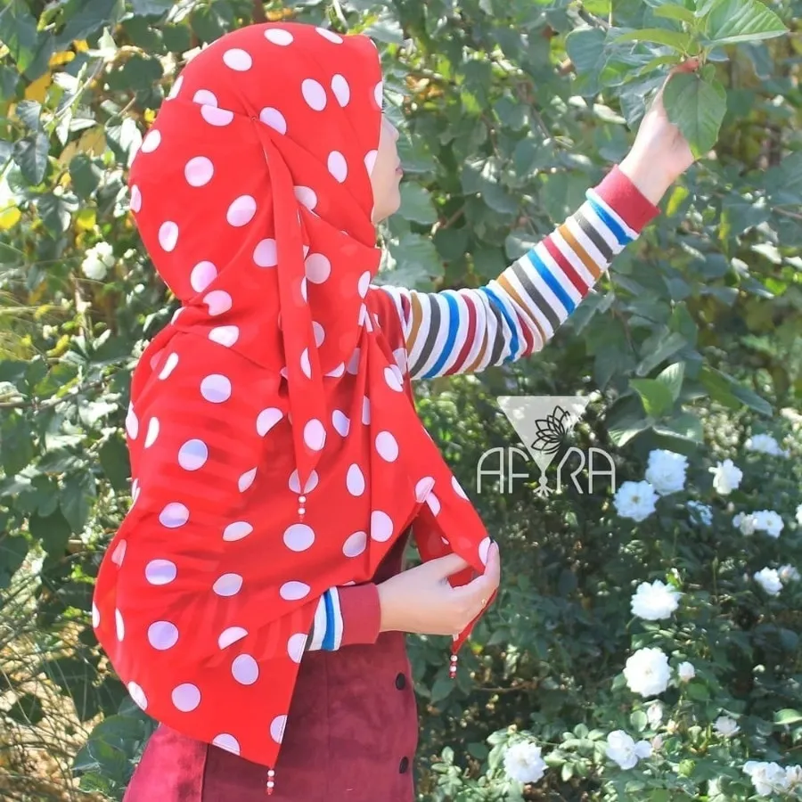 روسری خال‌خالی