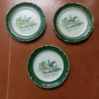 بشقاب دیوار کوب