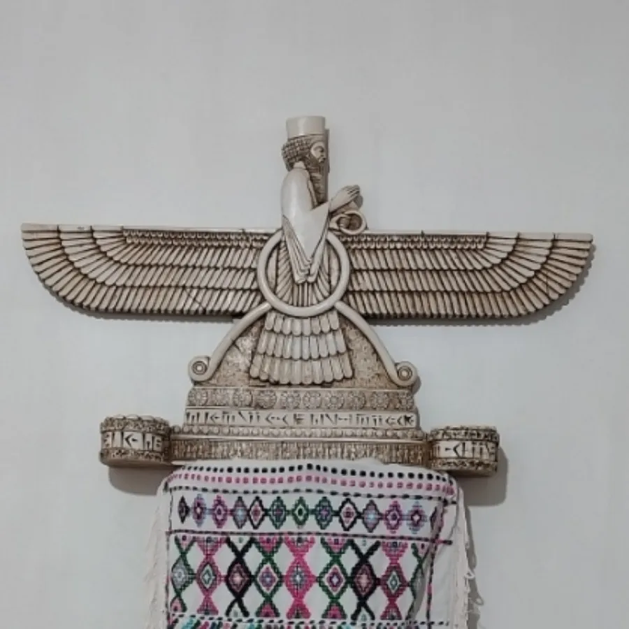 مجسمه فروهر