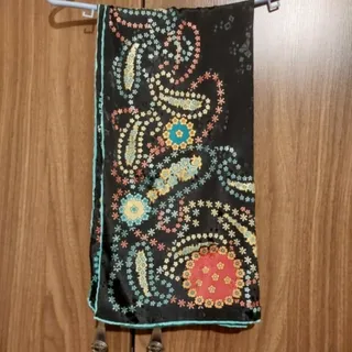روسری مشکی حاشیه گلدار