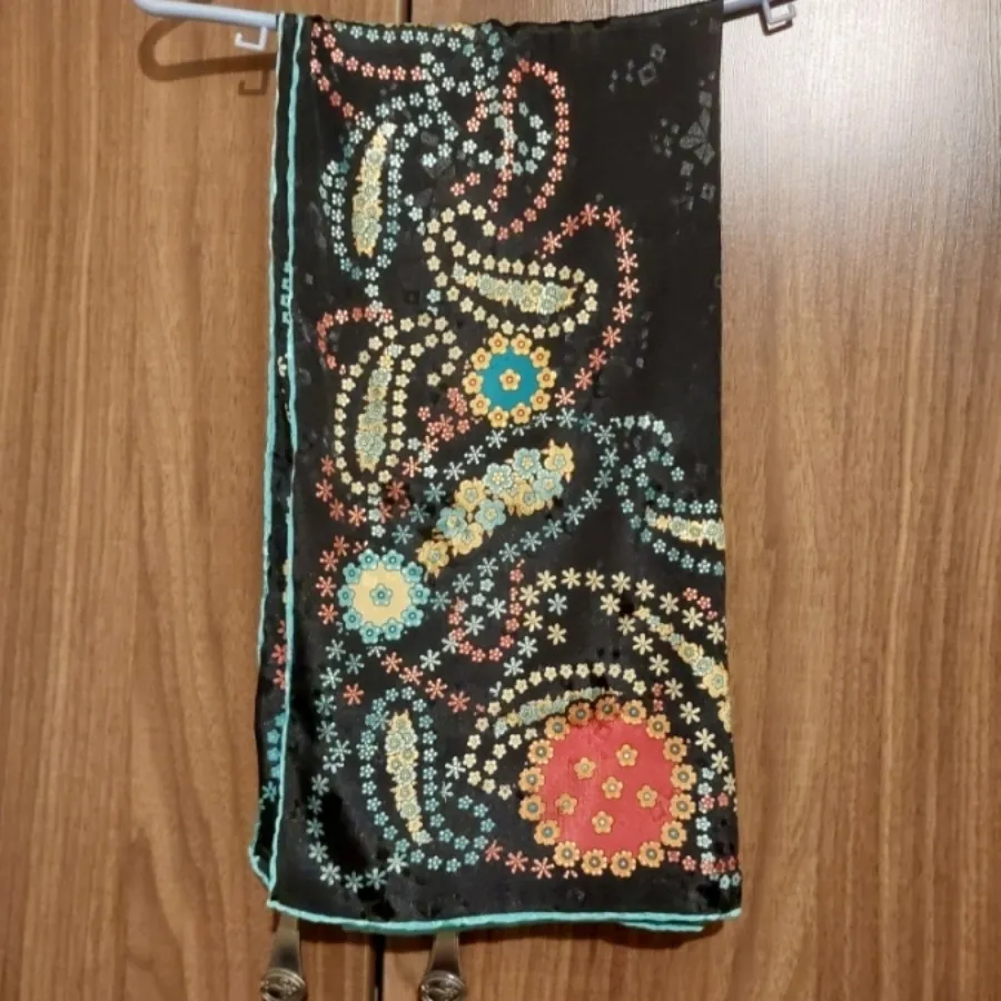 روسری مشکی حاشیه گلدار
