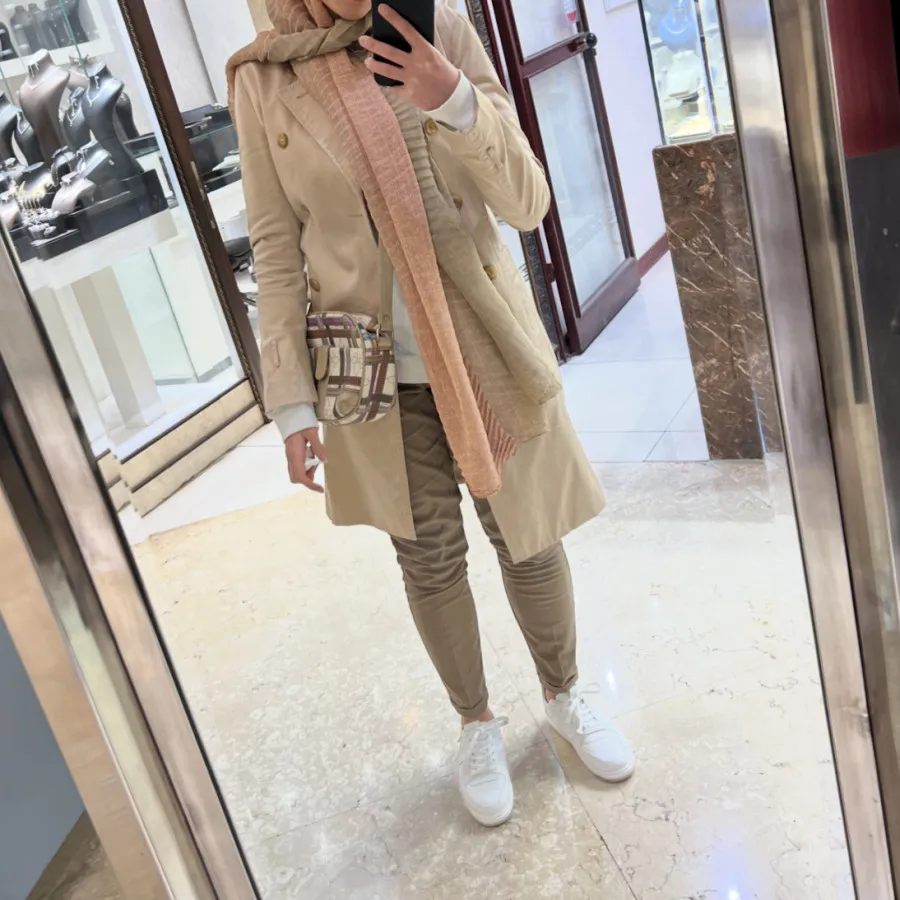 ترنچ کت کرمی