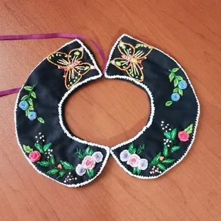 یقه گلدوزی شده با دست