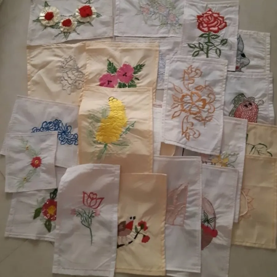 رومیزی گلدوزی