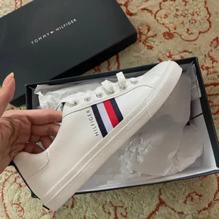 کتونی tommy hilfiger