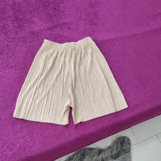 شلوارک پلیسه