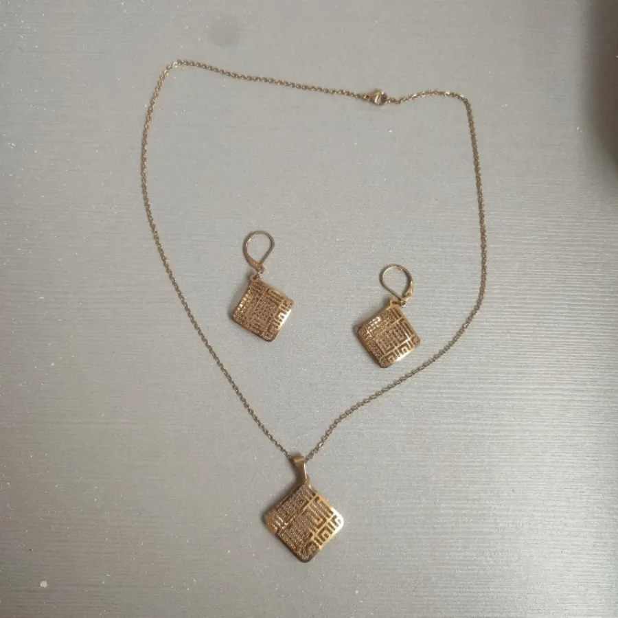ست گردنبد و گوشواره