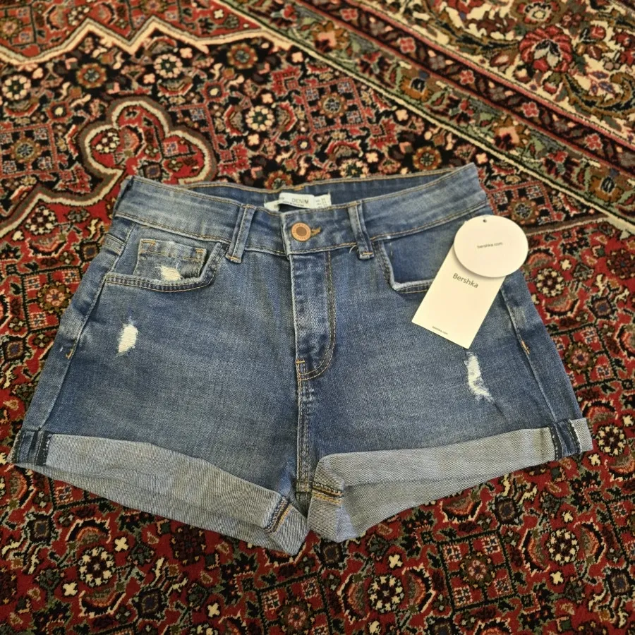 شلوارک جین مارک bershka