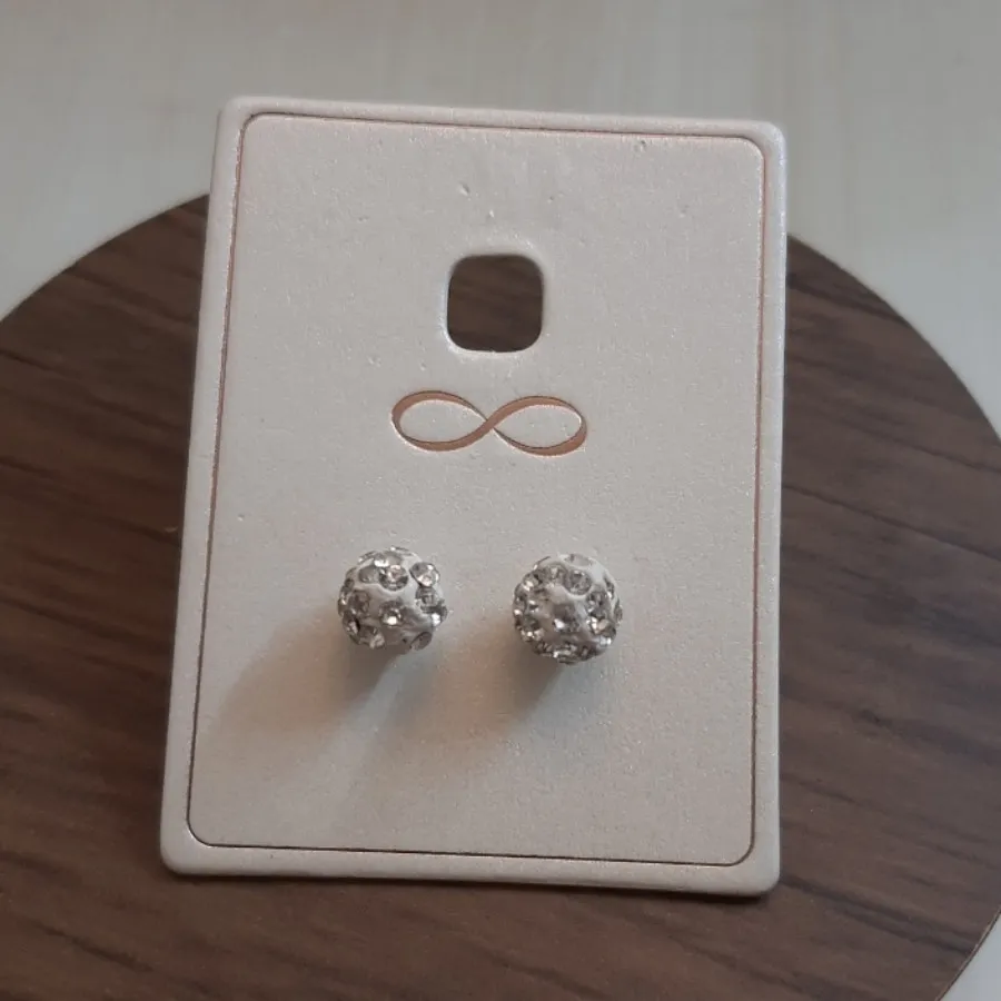 گوشواره میخی توپی با نگین