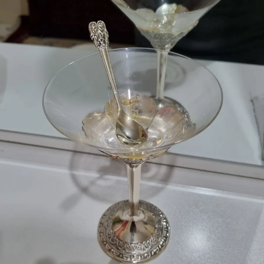 بستنی خوری
