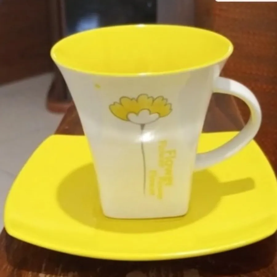 فنجان و نعلبکی طرح گل