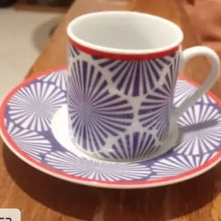 فنجان و نعلبکی موج‌ دار