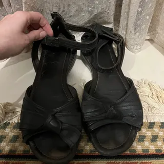 کفش یا صندل چرم طبیعی
