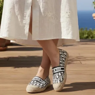 کالج طرح Dior