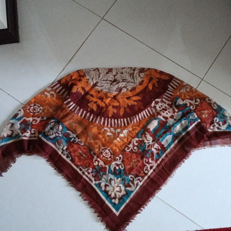 روسری نخی قواره دار بزرگ