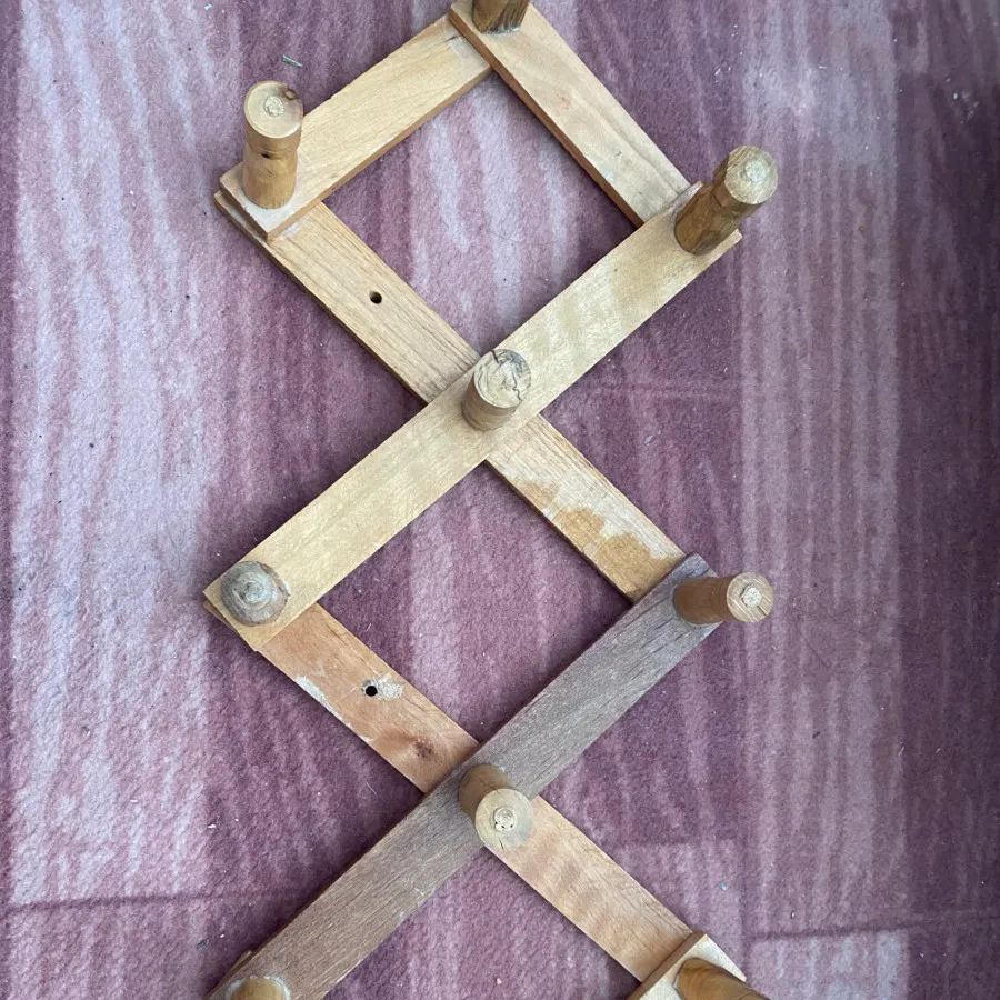چوب لباسی قدیمی چوبی