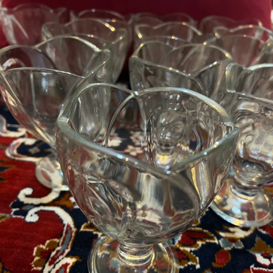 بستنی خوری