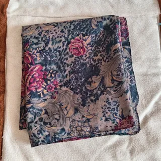 روسری متوسط