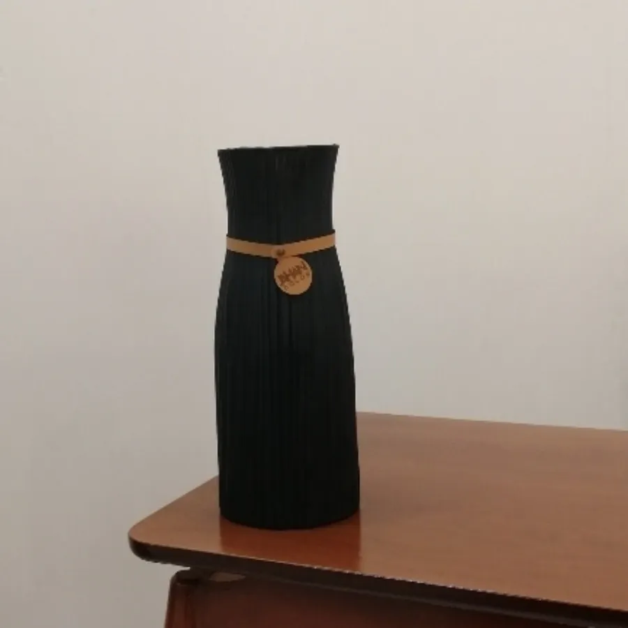 گلدان شیشه ای مشکی
