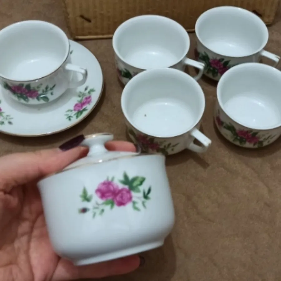 فنجان قهوه‌خوری با قندان