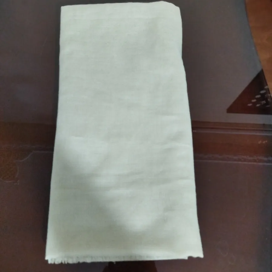روسری قواره دار کرم