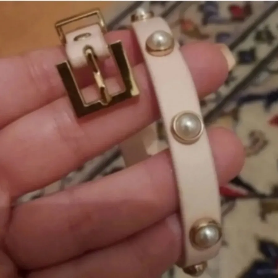 دستبند چرم و گل سر