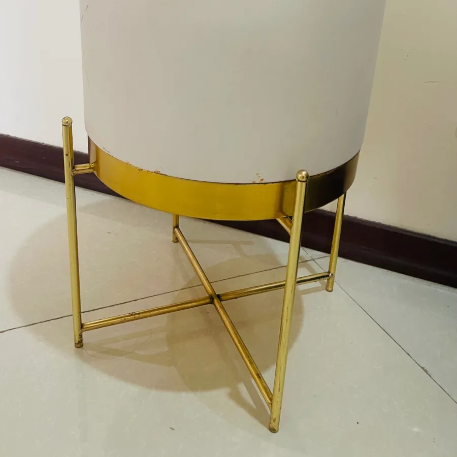 گلدان با پایه