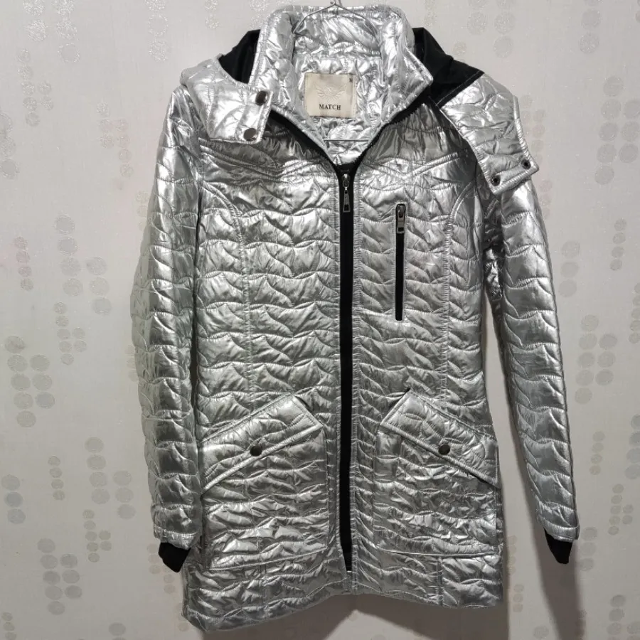 کاپشن شیک نقره ای