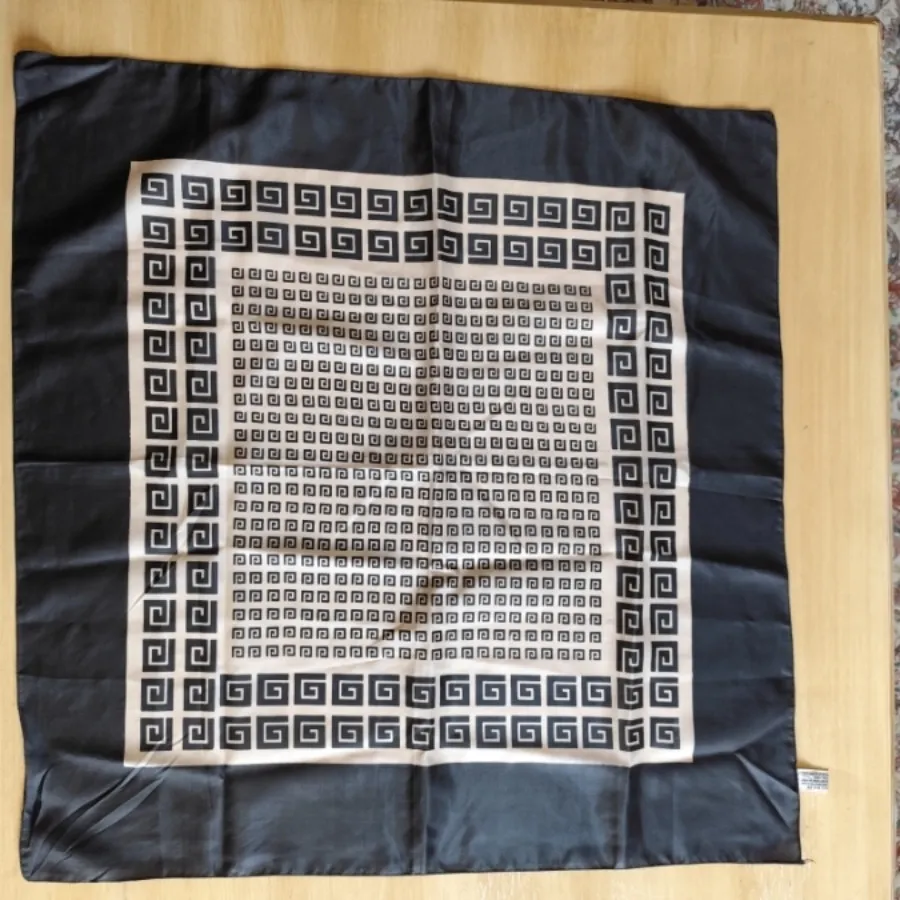 مینی اسکارف  مارک فِندی