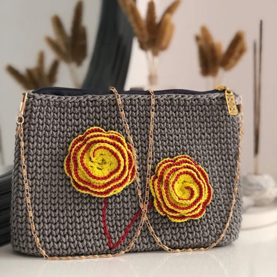 کیف مکرومه با گل رز
