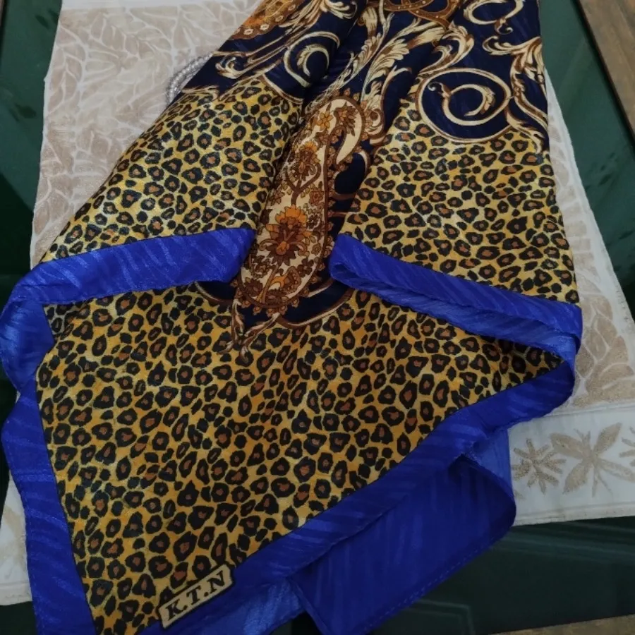 روسری ساتن