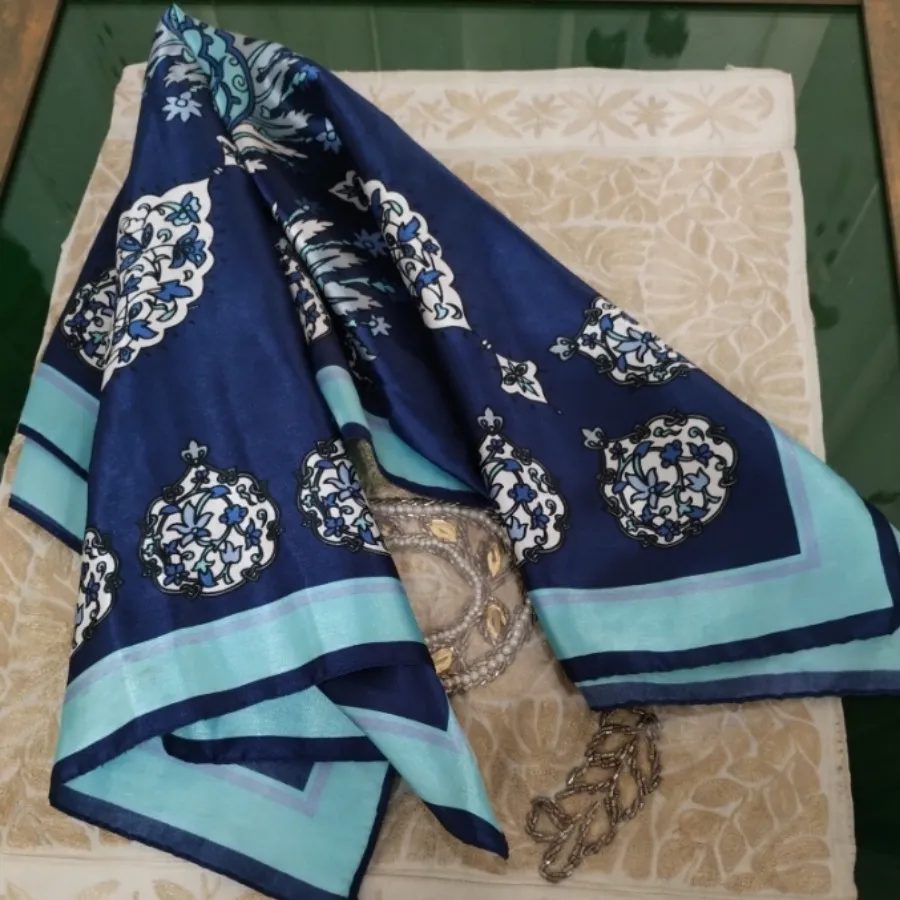 روسری ساتن
