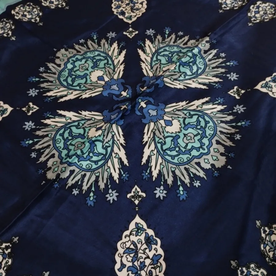روسری ساتن