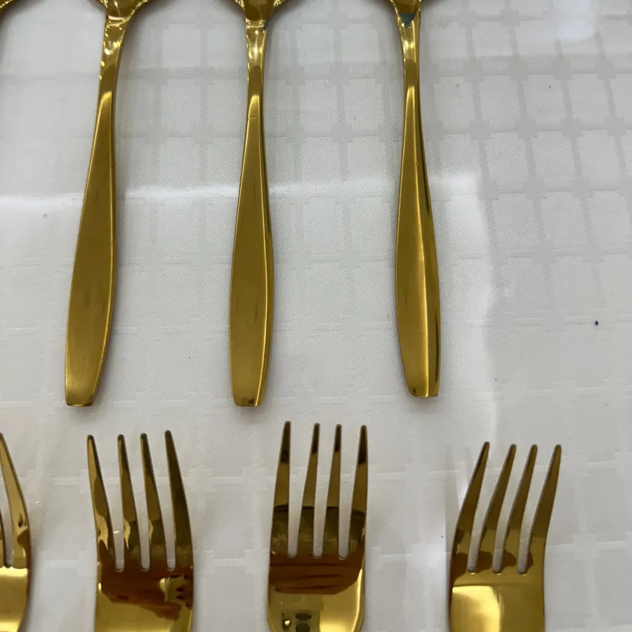 ست قاشق و چنگال طلایی