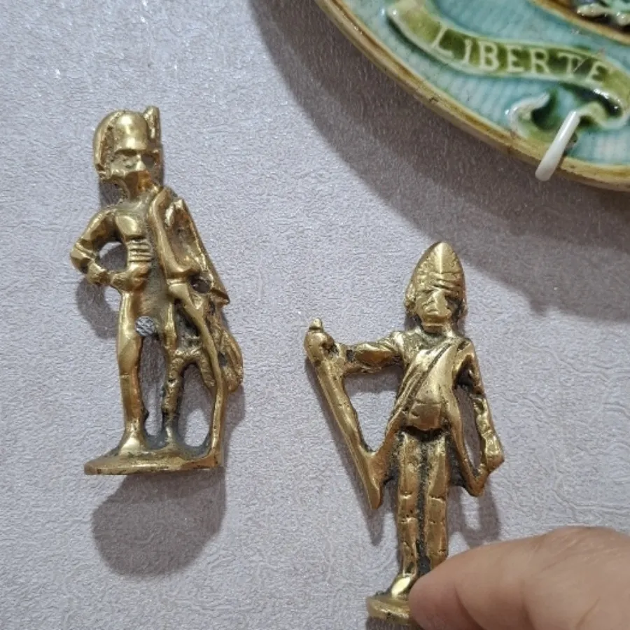 مجسمه برنجی