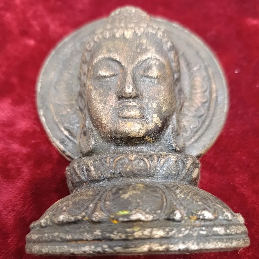 مجسمه قدیمی برنجی