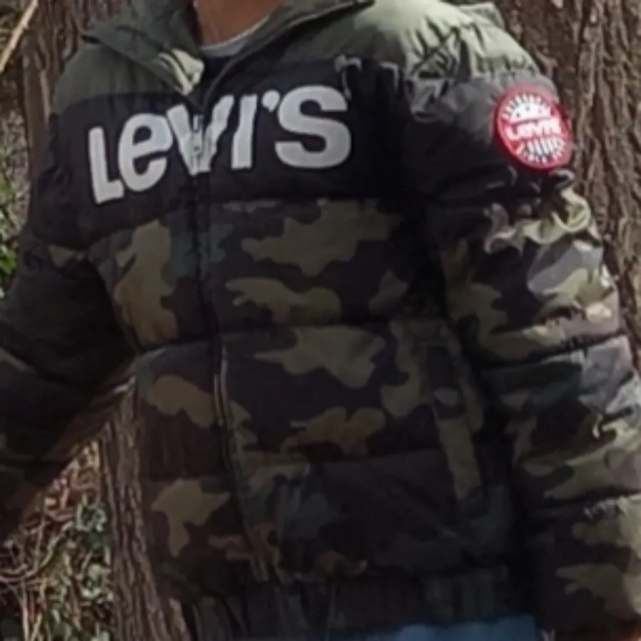 کاپشن Levi's 8 سال