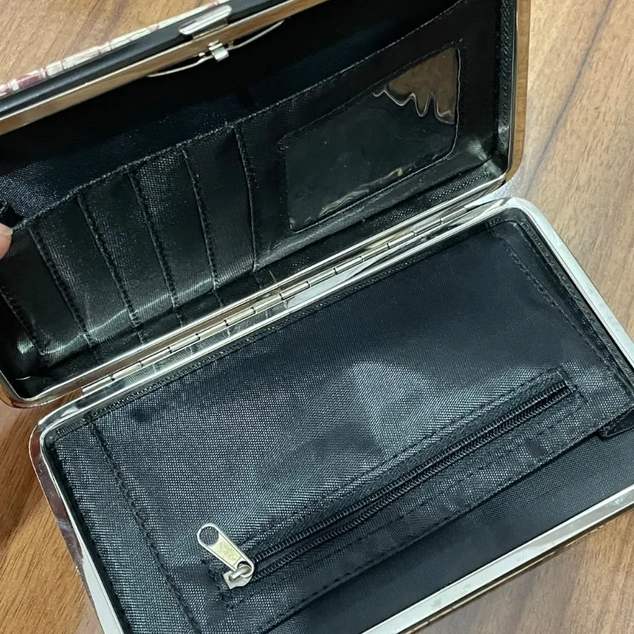 کیف پول و موبایل