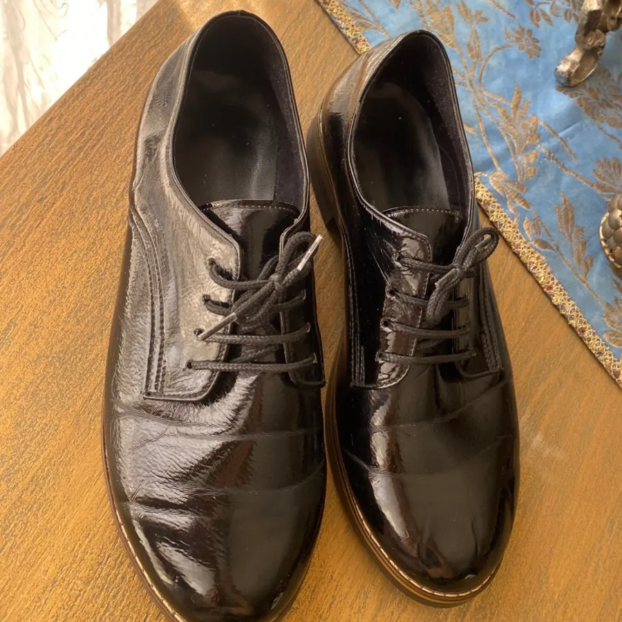 کفش کژوال ورنی