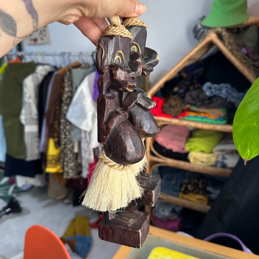 مجسمه چوبی