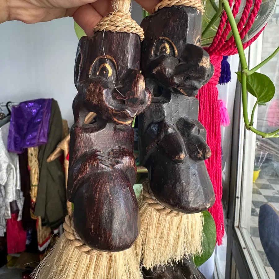 مجسمه چوبی