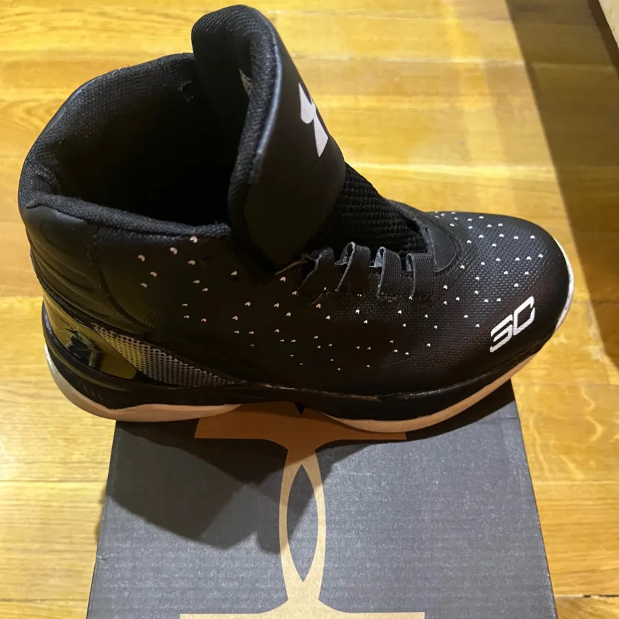 کفش آندرامور 37